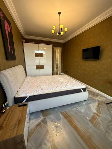 Леоніда Каденюка просп. (Юрія Гагаріна), 2/35