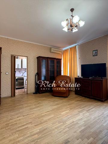 Катерини Білокур вул., 8