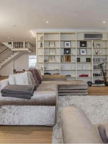 Хрещатик вул. (Kreschatic), 27-Б