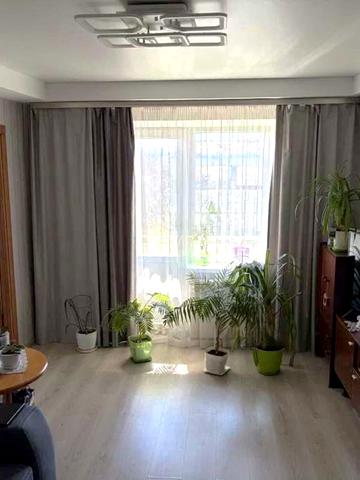 Чорнобильська вул., 11