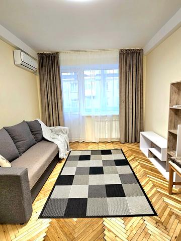 Білоруська вул., 13