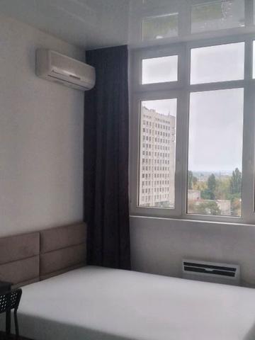 Гната Хоткевича вул. (Червоногвардійська), 8