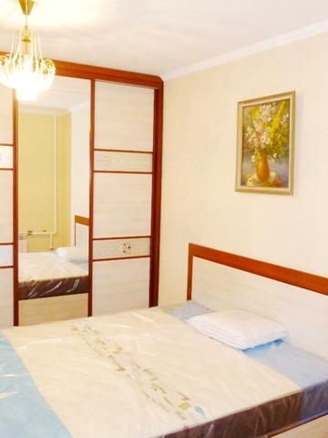 Вячеслава Чорновола вул., 10