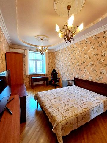 Михайла Грушевського вул., 34/1