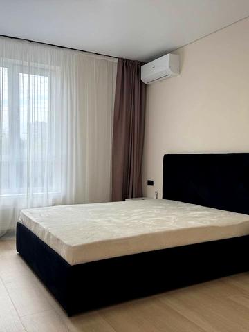 Роксоляни вул., (Будинок 2)