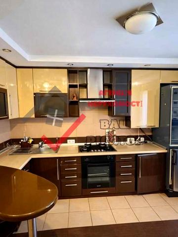 Вячеслава Чорновола вул., 6