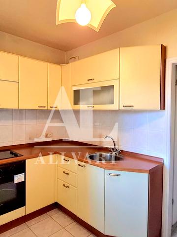 Ревуцького вул., 13