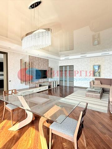 Раїси Окіпної вул., 18