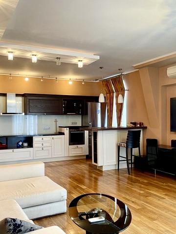 Лабораторна вул., 8