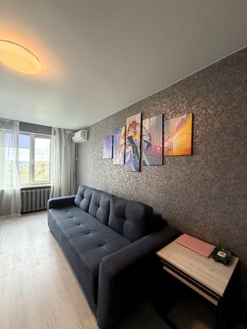 Довженка вул., 16