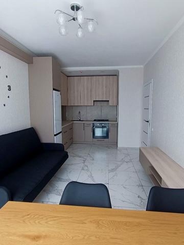 Кришталева вул., 1