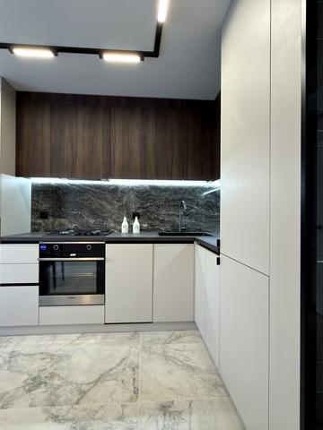 Білогірська вул., 12