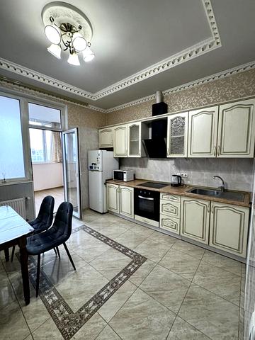 Академіка Корольова вул., 5/4
