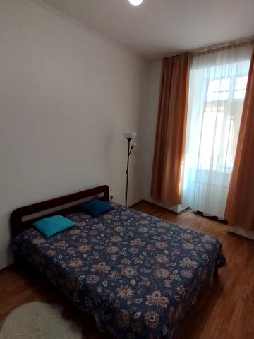 Богдана Хмельницького вул., 12