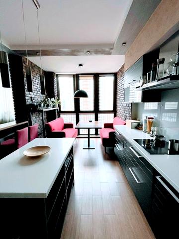 Анни Ахматової вул., 30