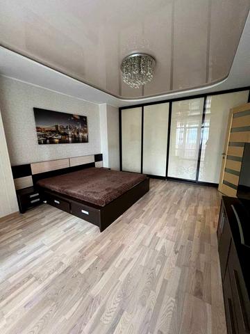 Анни Ахматової вул., 30