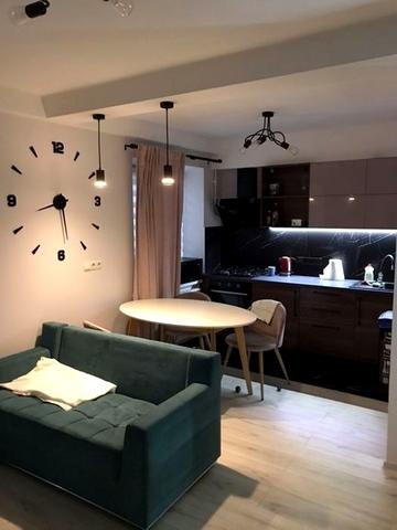 Героїв полку "Азов" вул. (Маршала Малиновського), 1