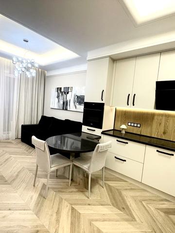 Джона Маккейна вул. (Івана Кудрі), 7