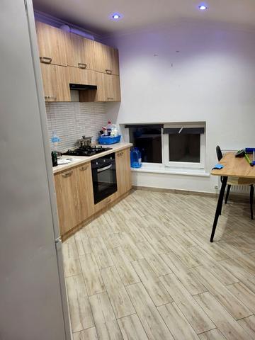 Яблунева вул., 2