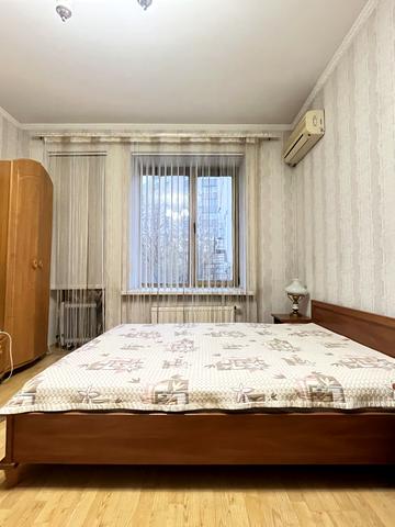 Дмитрівська вул., 46