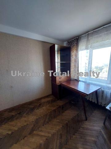 Братиславська вул., 4