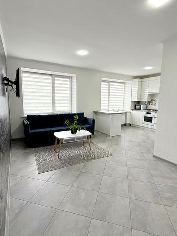 Михайла Грушевського просп., 82