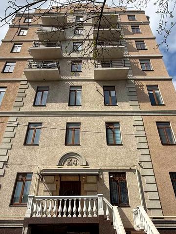 Докова вул., 15