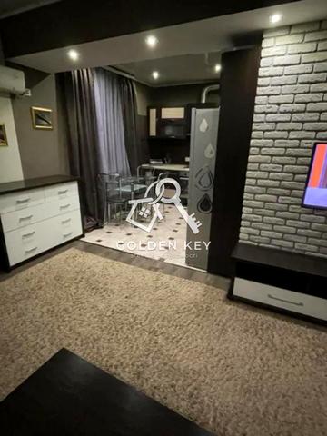 Володимира Великого пл. (Олександра Поля), 3