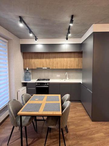 Пекарська вул., 30