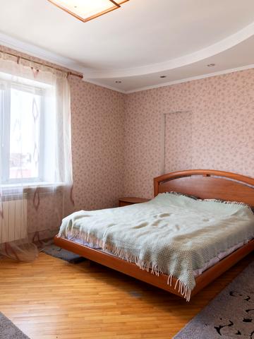 Ревуцького вул., 42