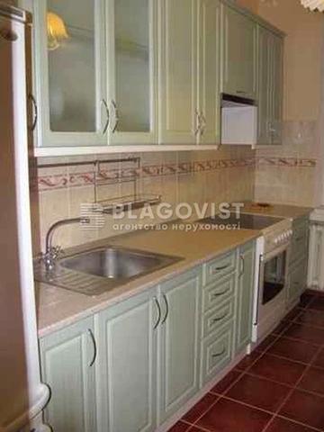 Старонаводницька вул., 8-Б