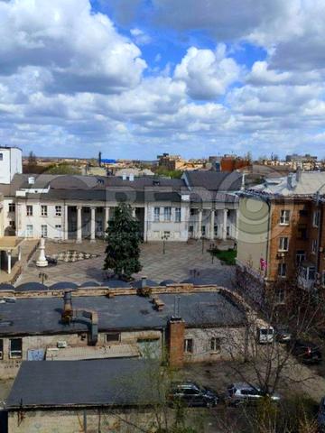 Олександра Поля вул. (Жовтнева), 1