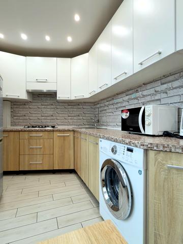 Богдана Хмельницького вул., 275а