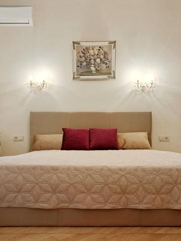 Лесі Українки бульв., 7-Б