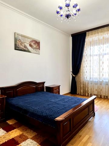 Євгена Коновальця вул. (), 17