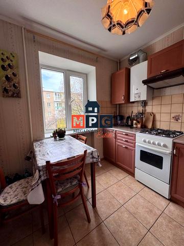 Академіка Курчатова просп., 27