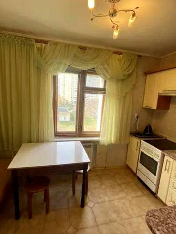 Миколи Бажана просп., 32