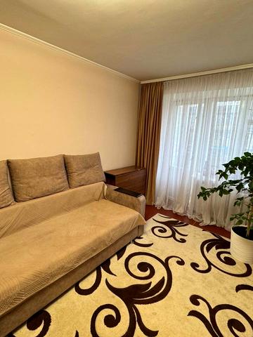 Камянецька вул., 38