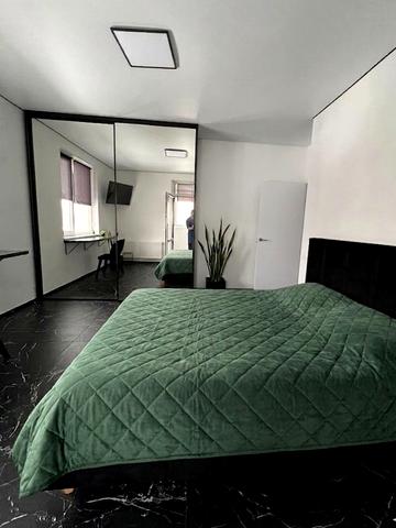 Леоніда Перфецького вул., 2