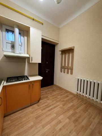 Соборна пл., 9