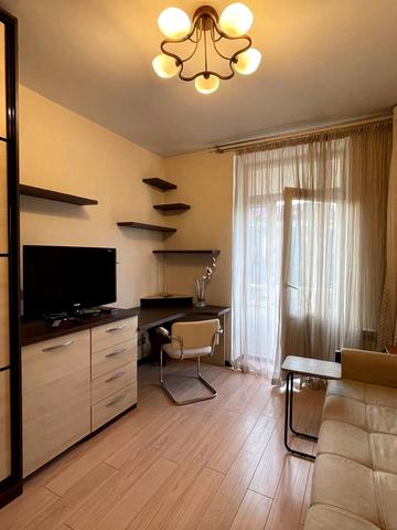 Дмитра Яворницького просп. (Карла Маркса), 46