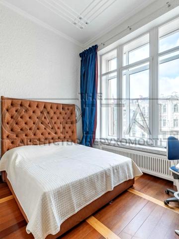 Велика Васильківська вул. (Червоноармійська), 27