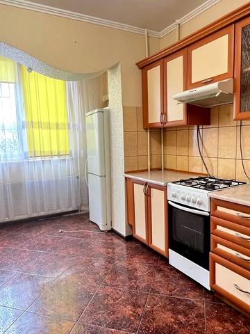 Молодіжна вул., 45