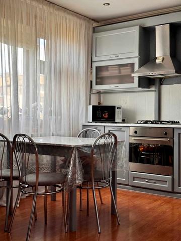 Героїв просп., 23