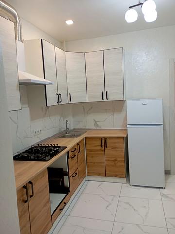 Яблунева вул., 2