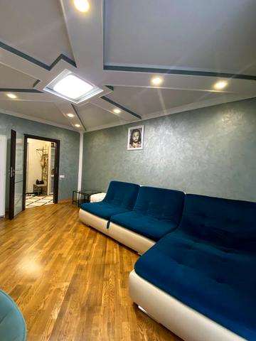 Євгена Коновальця вул., 120