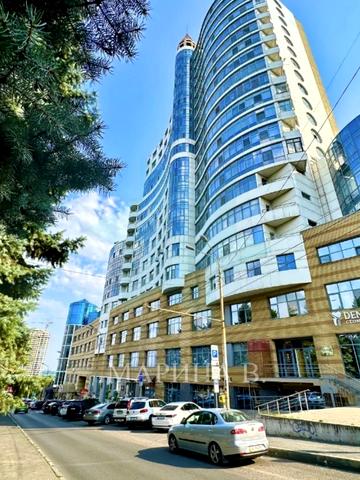 Дмитра Яворницького просп. (Карла Маркса), 3
