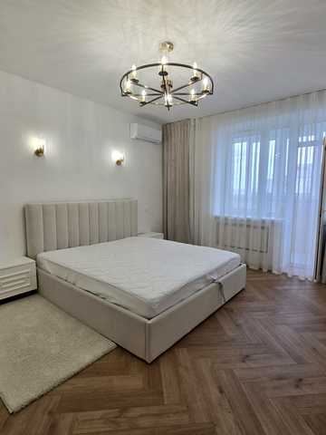 Миколи Бажана просп., 16