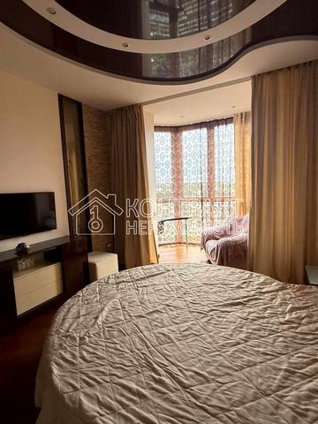 Науки просп. (Леніна), 77