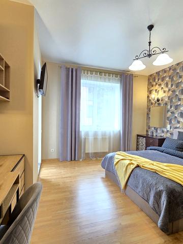 Підлісна вул., 25